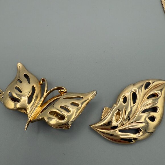 Vintage Gold-Tone Butterfly & Leaf Necklace With Textured Chain 16" - Picture 8 of 11